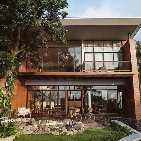 Yats Cocoon Villa Kaliurang Exterior photo