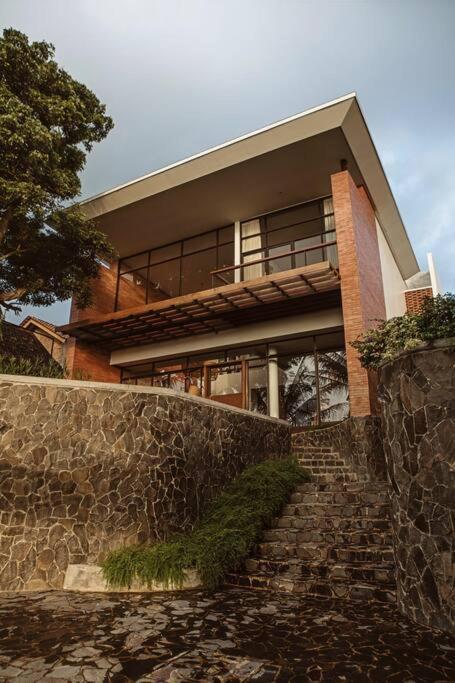 Yats Cocoon Villa Kaliurang Exterior photo